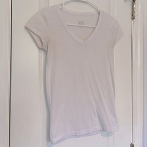 BDG basic, comfy white tee with short sleeves and V-neck. Size XS.